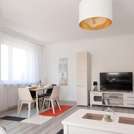 Uroczy Apartament Rzeczna 코워브제크 외부 사진
