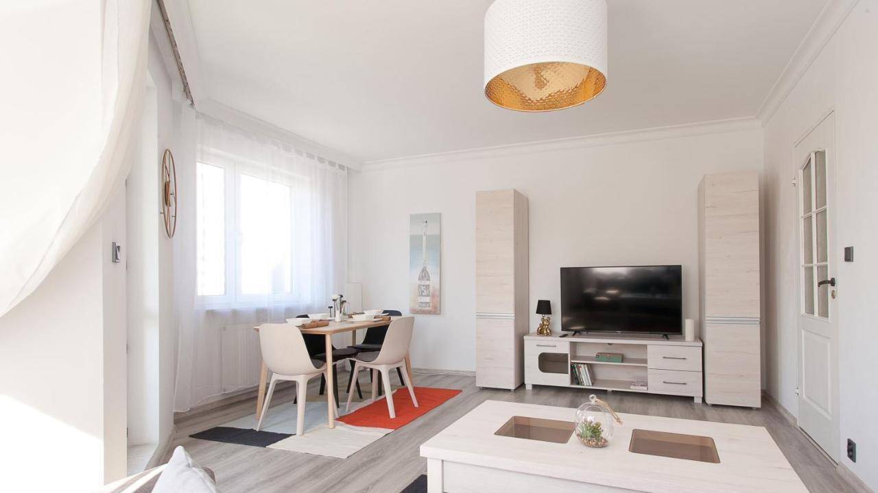 Uroczy Apartament Rzeczna 코워브제크 외부 사진